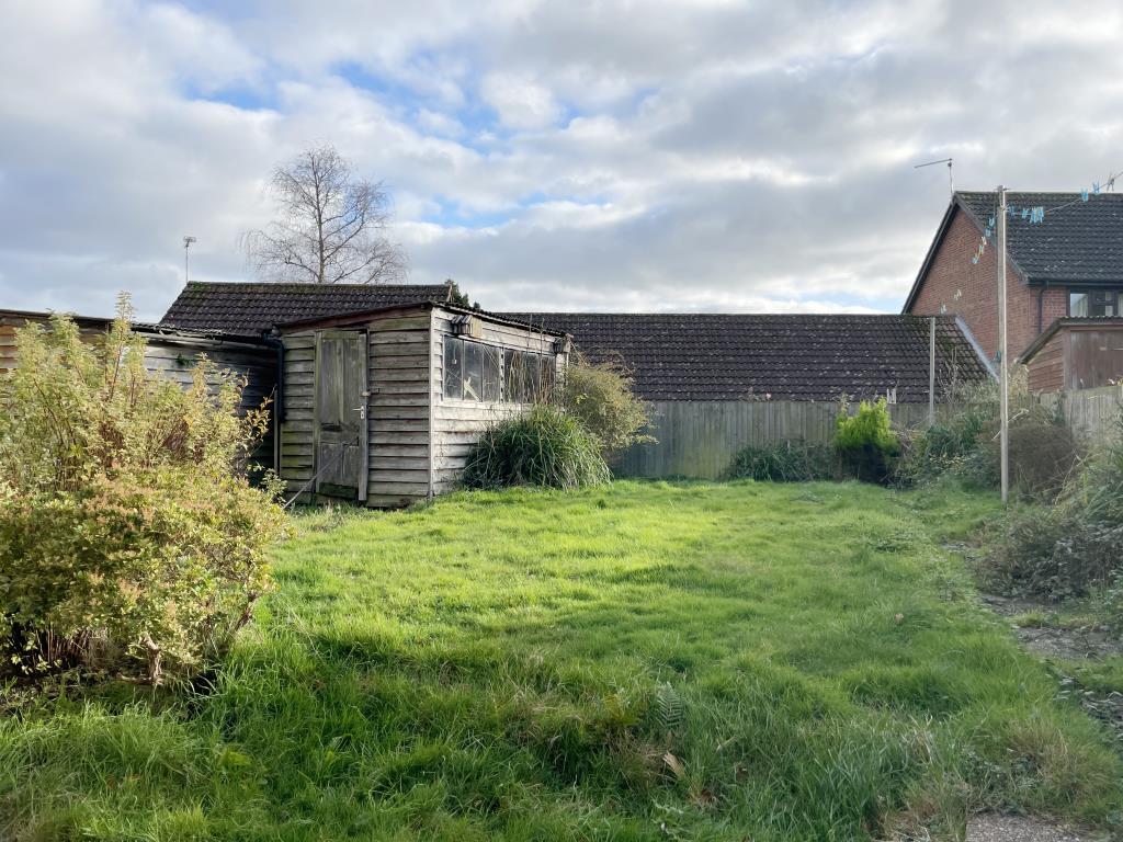 Lot: 25 - SEMI-DETACHED HOUSE IN NEED OF REFURBISHMENT - Rear garden of village semi-detached for improvement